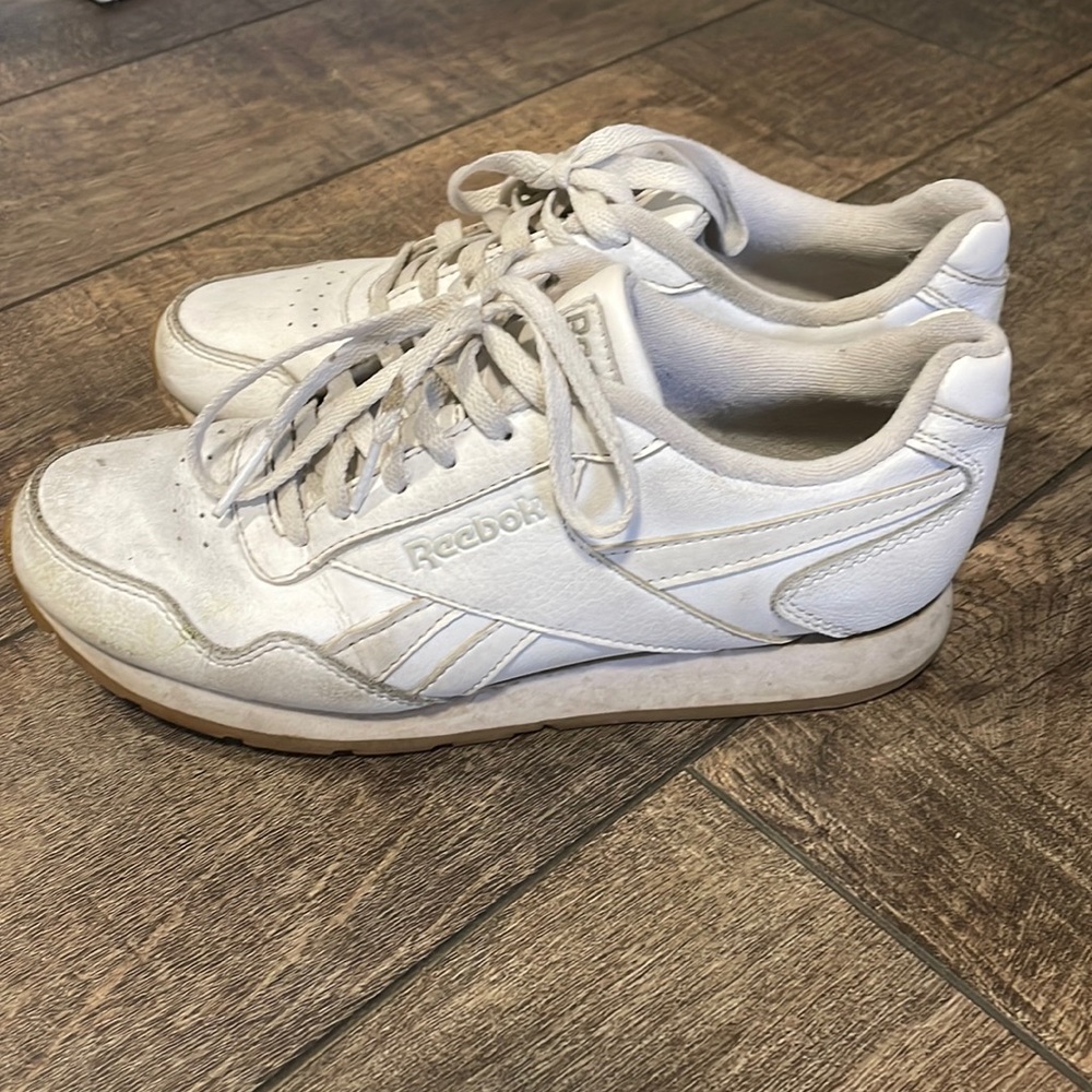 Classic white Reebok sneaker. Size 6.5